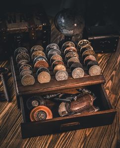 Vitrine en bois avec couvercle transparent et <span class=keywords><strong>tiroir</strong></span> de rangement, capacité de 36 pièces de monnaie et jetons de poker, support d'exposition brun moyen - Product Image 3
