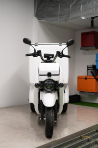 Motocicleta/Scooter JYC de Alta Resistencia para Entrega de Última Milla con Velocidad de 40-60 km/h, Carga Rápida de 74V y Alto Retorno de la Inversión para Flotas de Reparto - Product Image 2