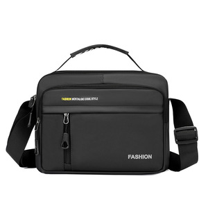 Sac bandoulière de créateur pour homme, étanche en PU, sacoche de poitrine, sac banane, sac de taille pour activités de plein air - Product Image 1