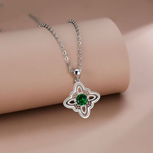 Collier noeud celtique en cristal d'émeraude coloré sur le thème irlandais en argent Offre Spéciale 2025 - Product Image 5