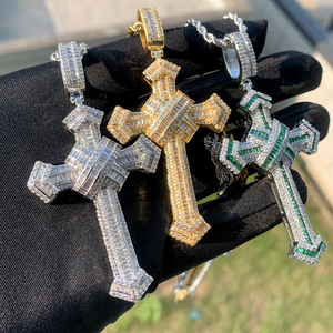 Pendentif Hip-Hop Euro-Américain avec Zircon <span class=keywords><strong>Blanc</strong></span>, Vert, Rouge, Bleu Incrusté, <span class=keywords><strong>Chaîne</strong></span> en Bambou, Collier pour <span class=keywords><strong>Homme</strong></span> en Alliage de Cuivre - Product Image 4