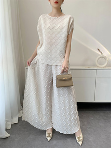 PY 2026 Lightweight Breathable Miyake Pleated Solid <b>Blazer</b> Casual Zipper Co-Ord <b>Set</b> Western Clothing Women Bulk Wholesale Online - Product Image 4
