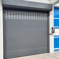 Porte à enroulement en aluminium isolée thermiquement avec conception insonorisée, tailles personnalisées pour les applications en supermarchés et entrepôts