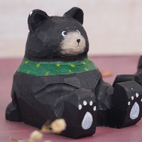Support de téléphone et de bureau en bois sculpté en forme d'ours en tilleul pour regarder des séries