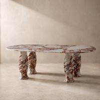 Table à manger ovale de luxe en marbre naturel, design moderne et unique avec base sculpturale, sur mesure pour hôtel, 6 places