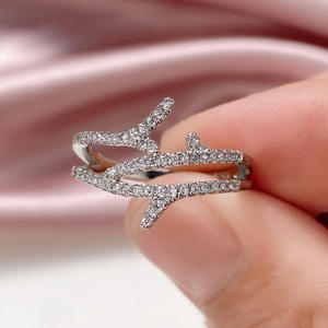 Anello F1651 con Design Vegetale, Anello di Fidanzamento da Donna con Zirconia Cubica e Micro Pavé - Product Image 4