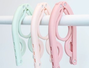 Heavy-Duty Flexible Multifunctional Portable Folding PP Rivet Style Clothes <strong>Hanger</strong> for Home Business Travel Wardrobe Clothing - Product Image 5