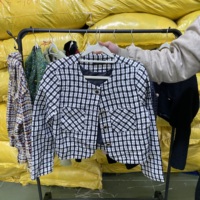 Vestes en tweed d'occasion en gros pour les friperies et les revendeurs, manteaux en bouclette usagés en vrac