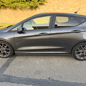 Ford Fiesta Mk8 St Line 2018 Jupes latérales Noir piano Texture fibre de carbone Kit carrosserie ABS Modification - Product Image 3