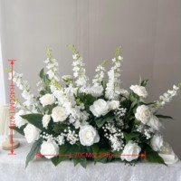 Nouvelles fleurs artificielles de qualité supérieure pour les allées de mariage, avec un style floral élégant et un aspect décoratif de haute qualité