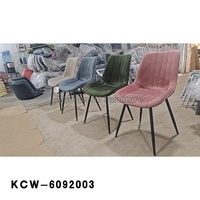 Chaise de salle à manger en velours de luxe, capitonnée verticalement, avec pieds en métal, pour hôtel, café, restaurant (vente en gros)