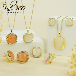Ensemble de bijoux indiens de haute qualité pour mariée, collier et boucles d'oreilles carrées en cristal, élégant et tendance, pour mariage - Product Image 6