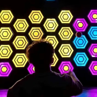 Super Grid Activate Game 35x35cm Wall Ball Arena Escape Maze Room Interactive Props Lumière LED Activée Réaction Brique Lumières