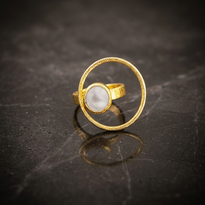 Bague Statement Soumya Creations en Laiton Doré d'Inspiration Vintage, Bijou Tendance pour Femme - Product Image 3