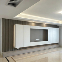 Mueble de TV a medida para pared completa, almacenamiento oculto, ecológico