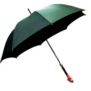 مظلة مستقيمة مخترعة حديثة عصرية مع مظلة باللون الأسود مقبض رأس كلب حيوان بلاستيكي مظلة مطر مطبوعة بشعار مخصص