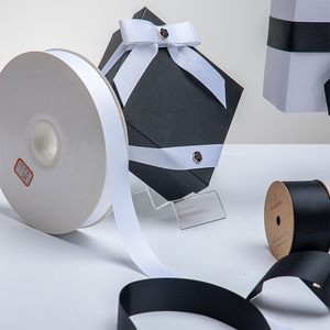 <span class=keywords><strong>Nastro</strong></span> in Grosgrain di Poliestere Personalizzato all'Ingrosso, Rotolo da <span class=keywords><strong>10</strong></span> Iarde, Nero e Bianco, 2/8 Pollici, <span class=keywords><strong>Nastro</strong></span> per Fiocchi e Regali, 0,6 <span class=keywords><strong>cm</strong></span> per Natale - Product Image 5