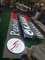 Panneau électronique LED personnalisé illuminé Frontlit Building Shop Name Board pour une utilisation commerciale en plein air pour les façades de l'entreprise