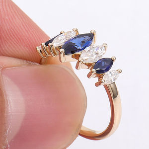 Bagues de mariage personnalisées en or massif 14 carats avec saphir de laboratoire cultivé, demi-alliance, deux tons, saphir taille marquise, bague en moissanite - Product Image 1