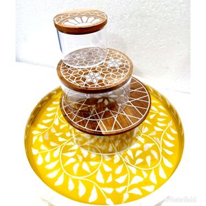 Boîte à chocolat artisanale en nacre incrustée, sculptée à la main, en matériau organique, artisanat vintage, toucher réel, cadeaux du Ramadan et de l'Aïd, Émirats arabes unis - Product Image 1