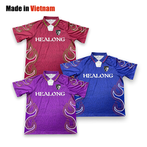 เสื้อฟุตบอลสำหรับผู้ชายเสื้อฟุตบอลผ้าโพลีเอสเตอร์แบบคลาสสิก100% ตามสั่ง - Product Image 1