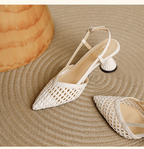 Escarpins noirs à bout pointu en satin avec bride réglable, talon fin clouté, sexy et confortables pour femme – Idéal pour l'été - Product Image 3