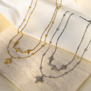 สร้อยคอแบบเลเยอร์รูปดาวเหนือ |   จี้ดาวประดับดาวเคราะห์เคลือบทอง 18K PVD บนสแตนเลสสตีล |   กันน้ำ ป้องกันการแพ้ และทนทาน - Product Image 3