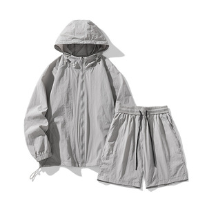 Ensembles coupe-vent personnalisés avec logo – Shorts et vestes coupe-vent en nylon pour hommes et femmes - Product Image 1