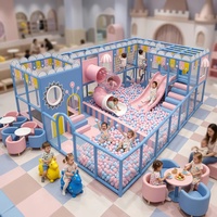 Équipement de jeu intérieur personnalisé : Château rose pastel, toboggan, piscine à balles, tunnel cylindrique, mur d'escalade, sièges de café |   Enfants FEC