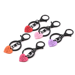 Llavero de Corazón de Aleación de Zinc con Grabado Metálico, Colores Aleatorios: Morado, Rosa, Magenta, Rojo, Naranja, Primavera 2025, Origen Yiwu - Product Image 5