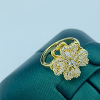 Collier tendance en acier inoxydable avec pendentif trèfle à quatre feuilles rotatif en pierre blanche, chaîne à maillons, pour femme, style brise froide, en cuivre de haute qualité