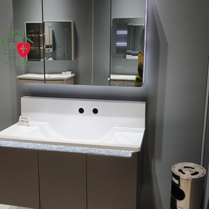 Meuble de salle de bain moderne marron à trois portes avec vasque en céramique blanche, rangement, miroir éclairé par LED, panneau en mélamine, idéal pour hôtel - Product Image 3