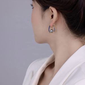 Pendientes de Perlas con Incrustaciones de Circonita, Estilo Europeo Americano, Geométricos, de Cobre Chapado en Oro, Plata S925, Regalo Moderno para Mujer - Product Image 6