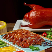 Délicieux canard rôti de Pékin peau croustillante et savoureuse cuisine traditionnelle chinoise miel glacé et prêt à manger