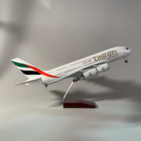 Modèle d'Avion en Résine LED Airbus A380 Emirates Airlines Taille 46cm Échelle 1/160
