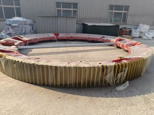 גלגל שיניים מותאם אישית בעל קשיות גבוהה לטחנת כדורים עם חריטת גלגלי שיניים מדויקת לציוד טחינת עפרות - Product Image 5