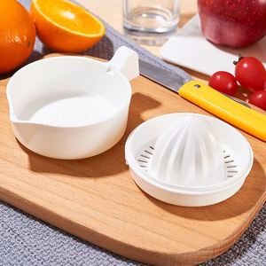 Exprimidor Manual de Naranjas y Limones de Plástico Resistente de Grado Alimenticio, con Mango Ergonómico, Entrega Rápida - Product Image 2