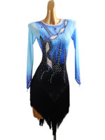 Costume de danse latine 2026 à col rond bleu et noir dégradé, entièrement orné de strass et de détails à franges