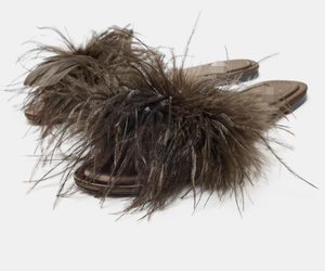 Fabricante de Sandalias Planas. Correa Delantera con Detalle de <span class=keywords><strong>Plumas</strong></span>. Sandalias Planas con Punta Redonda y <span class=keywords><strong>Plumas</strong></span> - Product Image 1