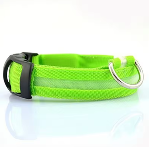Collar LED Intermitente para Perro, Diseño Sólido, Poliéster Ecológico de Lujo para la Seguridad de las Mascotas - Product Image 2