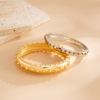 Ensemble de bracelets vintage bicolores cloutés de rivets pour femme, manchette simple empilable pour le quotidien, accessoires de bijoux, cadeaux