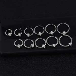 Meilleures ventes : Boucles d'oreilles créoles unisexes en acier inoxydable plaqué argent, design simple, multi-tailles, bijoux tendance, vente en gros - Product Image 3