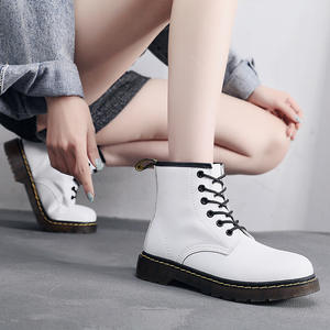 Stivaletti Bianchi in Morbida Pelle per <span class=keywords><strong>Donna</strong></span>, Stile Britannico Classico, 6 Fori, Vera Pelle, Allacciatura, <span class=keywords><strong>Tacco</strong></span> <span class=keywords><strong>Basso</strong></span>, <span class=keywords><strong>Stivali</strong></span> da Motociclista - Product Image 3