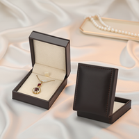 Boîte d'emballage de bijoux en PU de luxe avec logo personnalisé, faite à la main, avec insert en velours, couleur et taille personnalisées pour bague, collier, bracelet, cadeau
