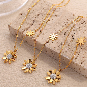 สร้อยคอเดซี่ไทเทเนียมสตีลสไตล์ยุโรปอเมริกัน ชุบทอง 18K ประดับเพชรแบบฝัง สร้อยสแตนเลส ของขวัญเครื่องประดับ - Product Image 3