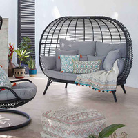 Canapé-lit de luxe pour balcon de resort, en rotin PE naturel, avec auvent et coussin imperméable, personnalisable