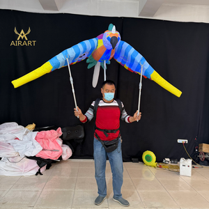 Marioneta Inflable de Loro Colorido para Caminar, Ideal para Parques de Diversiones, Desfiles Flotantes, Carnavales Urbanos y Ferias Temáticas de Animales - Product Image 1