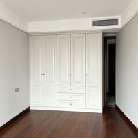 Armoire d'angle blanche large avec portes doubles et trois tiroirs, placard classique pour chambre à coucher, armoire de rangement pour bébé