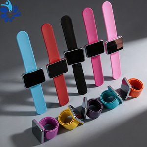 สายรัดข้อมือซิลิโคนแม่เหล็กทรงสี่เหลี่ยมหัวใจหลากสี อุปกรณ์เสริมสำหรับร้านเสริมสวย รุ่น JSL02 - Product Image 1