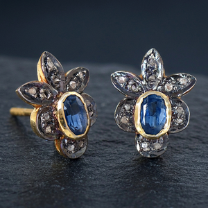 Boucles d'oreilles victoriennes plaquées or en argent 925, faites à la main, pour soirée, motif floral long avec perles, cadeau de fiançailles ou de mariage - Product Image 3